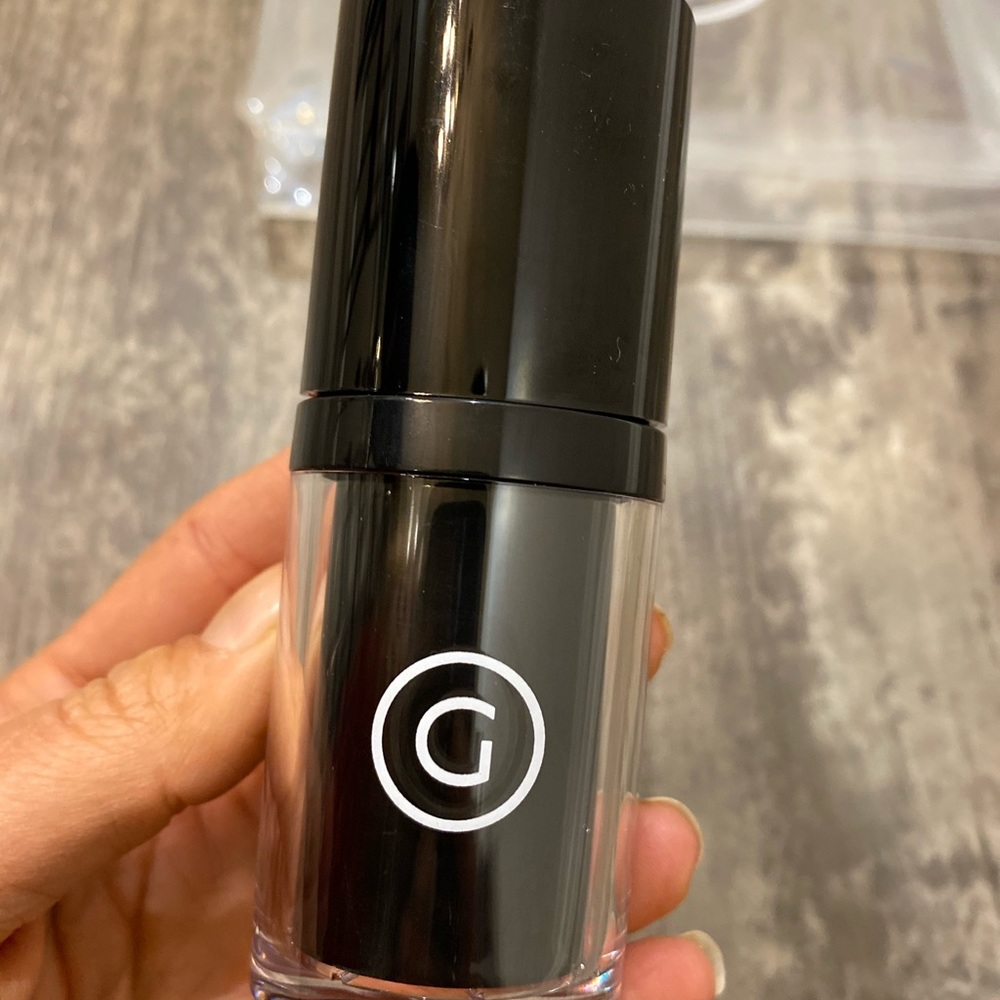 GEE BEAUTY - Natural Light Liquid Illuminator